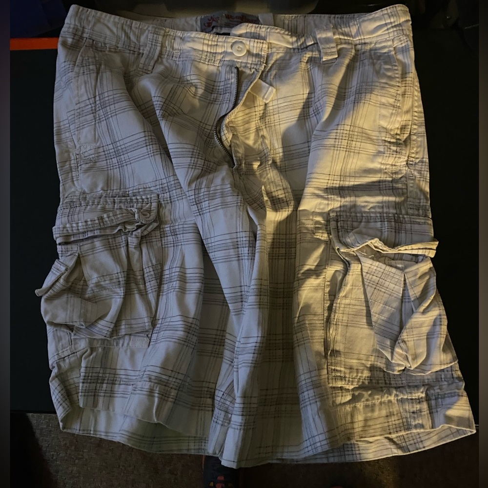 Mens shorts good condition size 2–36 and 2- 38’s